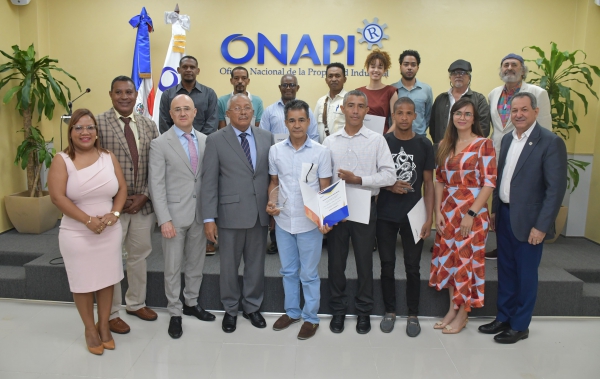 ONAPI entrega premios en el Concurso de Diseño Industrial a artesanos